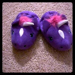 Adorable girl 👧 🦄 slippers